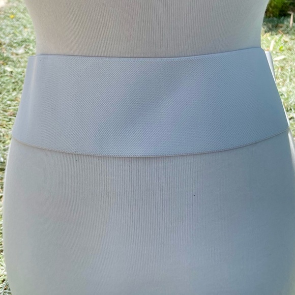 Linea Pelle white elastic with colored buckle NWT - Picture 2 of 5